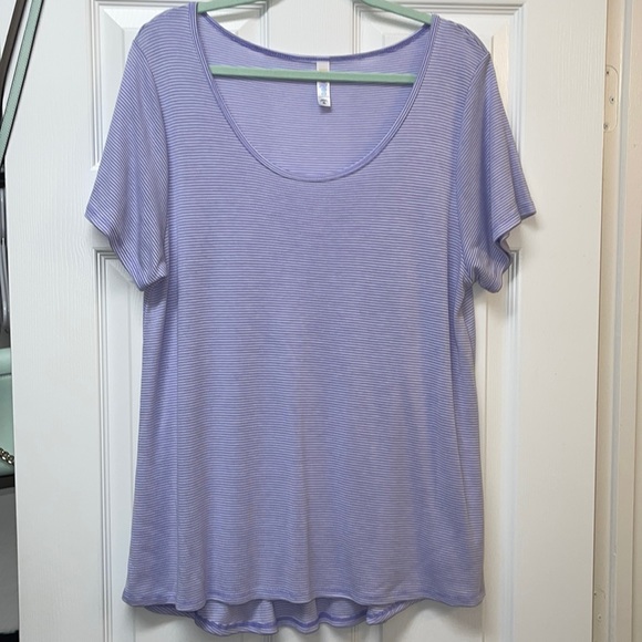 LuLaRoe XL classic tee - Picture 1 of 3